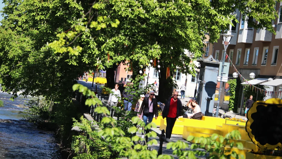 Den rekommenderade hastigheten på gatan kommer under sommaren att vara max 20 km/tim. Endast behörig trafik, till exempel varutransporter och boende, har tillstånd att köra på gatan.