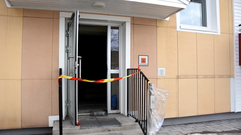 Under södagen var ingången till trapphuset avspärrad i väntan på teknisk undersökning. 