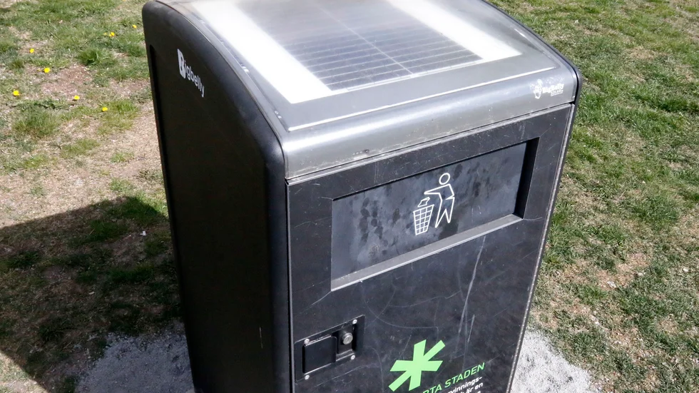 Man förstår att alliansens landsbygdspolitik är begränsad när papperskorgar som är vanliga i Visby ses som utveckling på landsbygden.