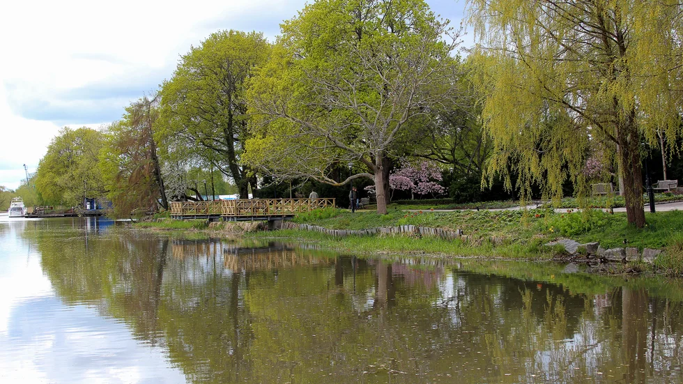 Polisen kallades till Klosterparken med anledning av bråk.