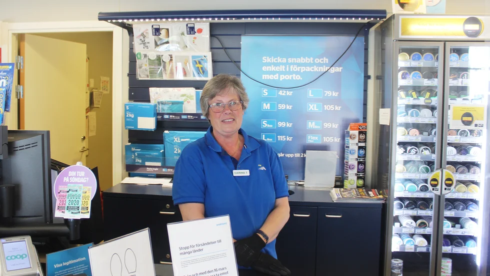 Carina Thörnblom hanterar många paket på dagarna, men själv handlar hon inte på internet. 