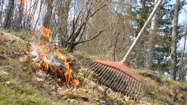 Från och med 08.00 på tisdagen är det fritt fram att elda igen. Räddningstjänsten påpekar dock att man har fullt ansvar för eldningen.