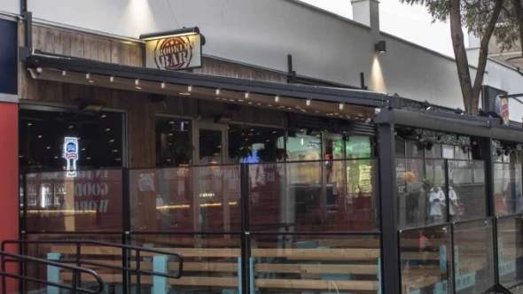 – Jag tog honom åt sidan, därefter minns jag inget förrän jag fick hjälp in till Brooklyn, säger en av ordningsvakterna.