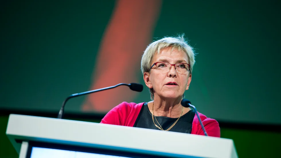 Centerpartiets utrikespolitiska talesperson Kerstin Lundgren vill att även svenska medieföretag ska kunna skyddas från uppköp av krafter med koppling till främmande makt. Precis som med företag inom samhällskritisk infrastruktur eller skydsvärd teknik.