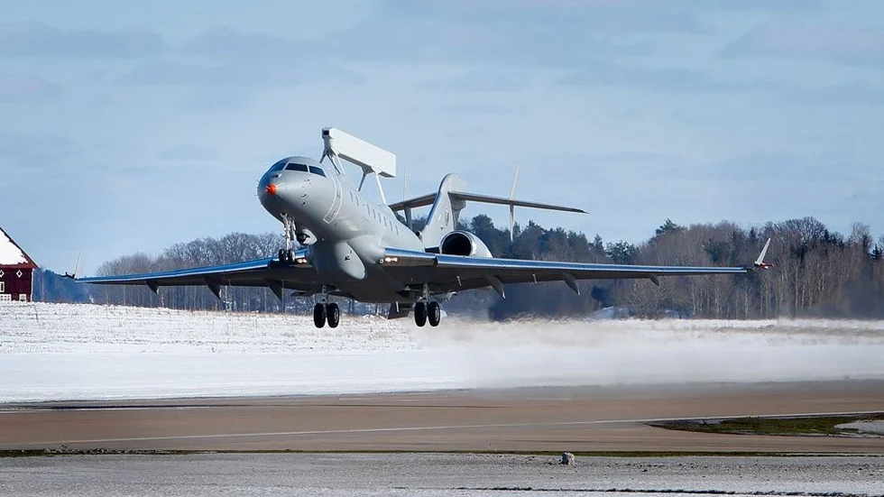 Försvarsmakten har fåttt regeringens tillstånd att köpa spaningsflygplanet Global Eye av Saab. 