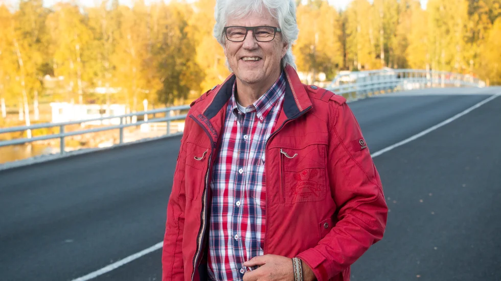 Håkan Marklund är en av de boende på Fårön som länge efterfrågat väjningsplikt i områdets korsningar. Han berättar att han är väldigt glad över samhällsbyggnadsnämndens nya beslut som går de boende till viljes. 