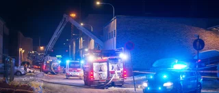 Stora skador efter brand i förrådshotell