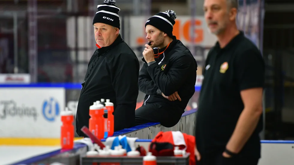 Det blev färre timmar än vanligt för Almtunatränarna Lars "Lillis" Lövblom (t v) och Martin Gudmundsson.