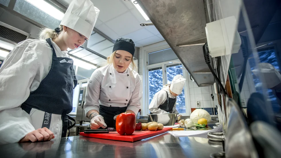 Pitholmsskolans vinnande lag fick hjälp av coachen Tilda Fredriksson, elev vid restaurangprogrammet.