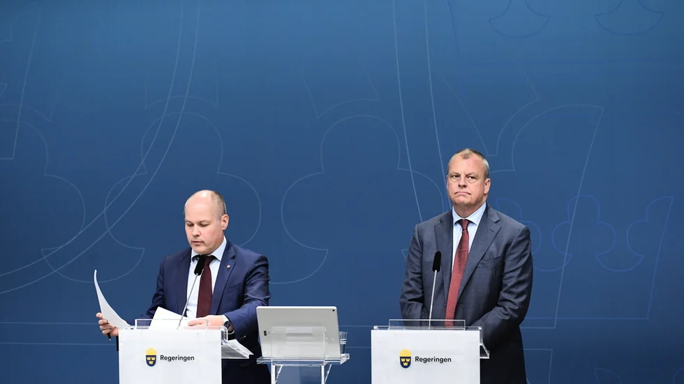 Mobiltelefoner kan vara ett allvarligt störningsmoment men också ett bra arbetsredskap i skolan.