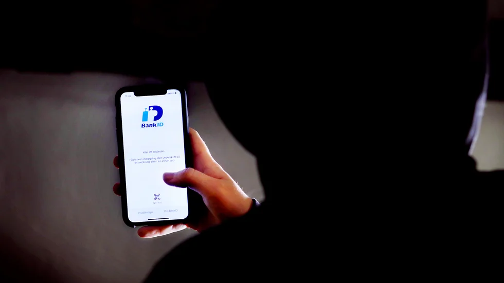 Bedragarna lurar sina offer genom att utnyttja bank-id.