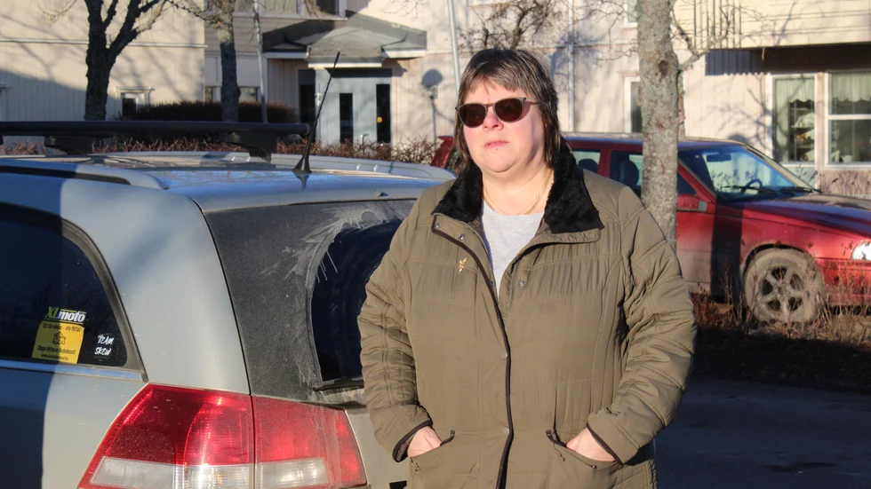 Git Bock drabbades tre gånger av sabotage. Någon gjorde hål i bildäcken, på gatan utanför ett vårdboende i Linghem.