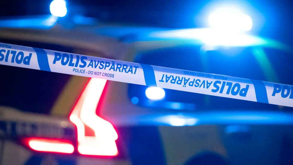 Polisen spärrade av de båda lägenheterna och ska göra en teknisk undersökning.