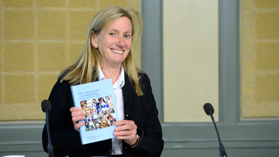 Carin Götblad talar klokt om eljest tidningen VI. Hon säger till VI att det vore "förmätet" av henne att kalla sig själv eljest. Det tycker inte Folkbladets Widar Andersson. 