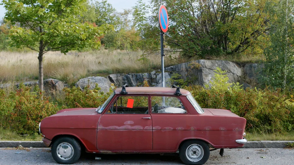 Enligt Roy Andersson på Hebygårdar är problemen med dumpade bilar störst i Heby, Östervåla och Morgongåva. De första adresserna att bevakas av parkeringsvakter är Torgvägen och Ol-jansvägen i Östervåla.