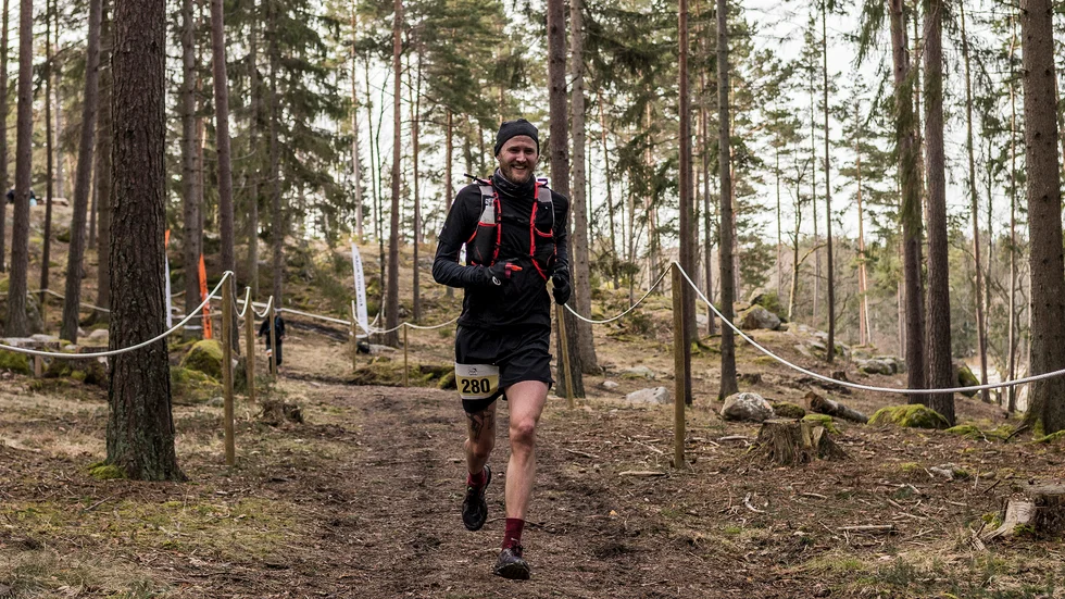 Direkt när Sebastian Pokorny kommit hem från jobbet ger han sig ut och springer i skogen. 