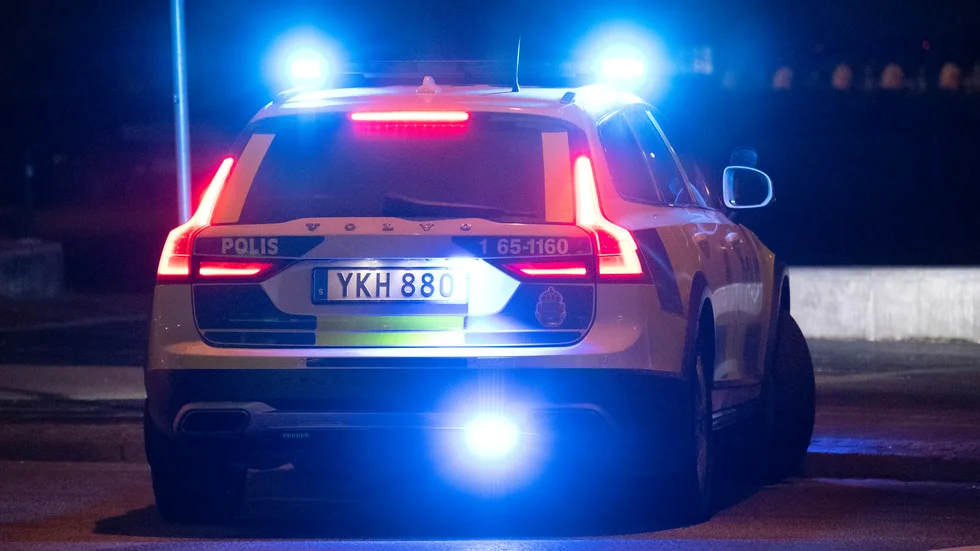Två kvinnor blev under lördagsnatten misshandlade av en man på Gymnastikgatan. 