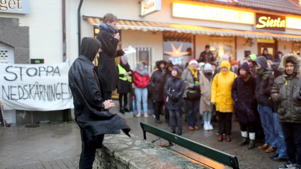 Studenten Ewa Florin höll tal om nedskärningens konsekvenser.