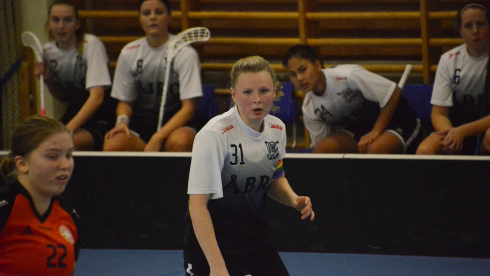 Lagkaptenen Elin Andersson hoppas att Vimmerby ska kunna börja ta poäng och klara sig kvar i division ett. 