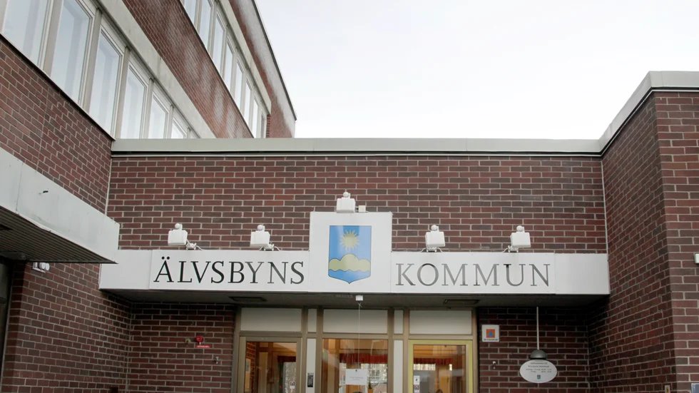 Debatten om måndagens kommunfullmäktigemöte i Älvsbyn och skolfrågan i Vidsel fortsätter.