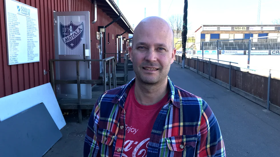 Mattias Sjöholm leder skutan även den fjärde elitseriesäsongen i rad, 2020/2021, med IFK Motalas bandylag. Planeringen inför hösten är fler träningar och färre matcher.