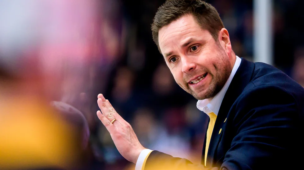 Stefan Hedlund, Piteå, förlänger sitt kontrakt som tränare med Skellefteå AIK.
