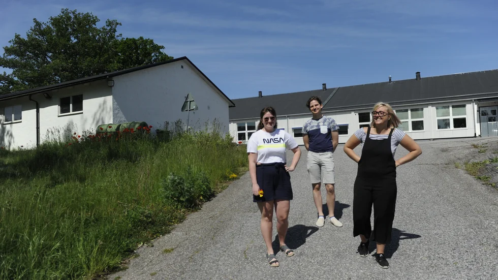 Emma Larsson, Calvin Johansson och Johanna Nilsson är 3 av de 13 elever som arbetar med tv-produktionen Generationskampen i skolans inspelningsstudio.


