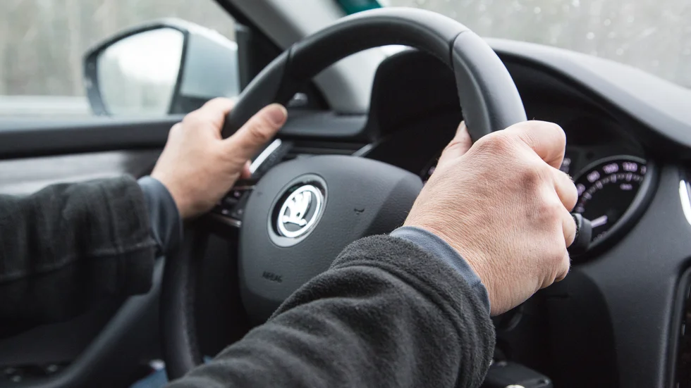 Hej du "Tutande bilist". Du vet väl att man bara får tuta för att avvärja eller förhindra fara? Du får alltså inte tuta för att du är irriterad på cyklister. Skriver insändarskribenten.
