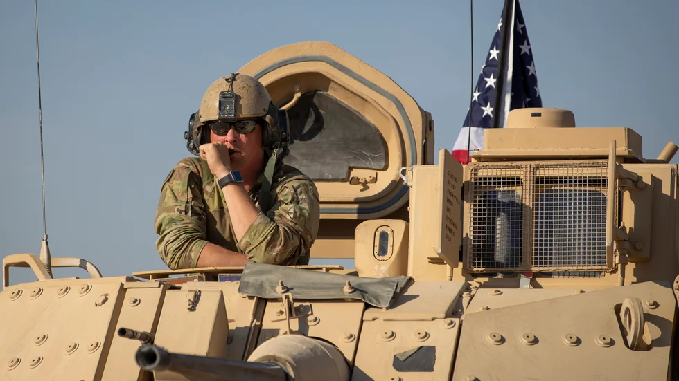 En amerikansk soldat på en bas i Syrien. Kampen mot IS-extremisterna är långt från över, enligt den amerikanska utrikesministern. Arkivbild.