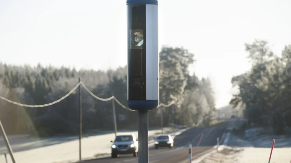 Önskemål om hastighetskamera vid Cirkle K - macken på Västeråsvägen för att få ner farten. Skriver insändarskribenten.