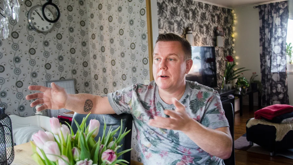 Tomas Vedestig och Sjukvårspartiet i Övertorneå utmanar andra partier i Norrbotten att skänka pengar till behövande i Ukraina.