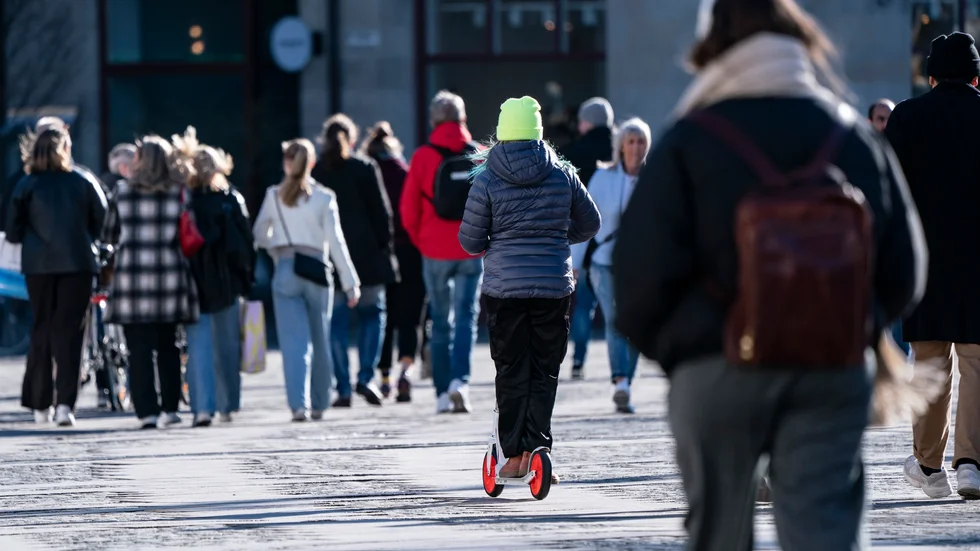 Drygt 64 000 personer blev svenska medborgare förra året, enligt siffror från statistikmyndigheten SCB. 