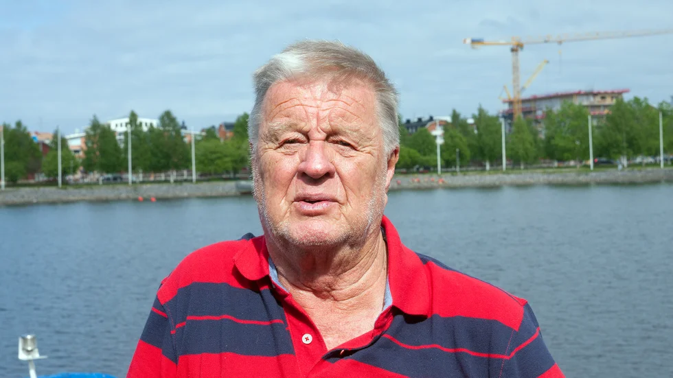 Lawe Söderholm har skrivit "Hemkomsten".