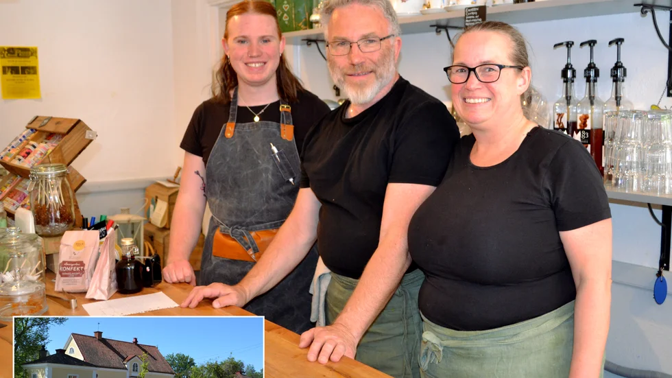 Folkmusikentusiasterna Erik, Per-Olov och Åsa Jacobsson på Sigurdslunds café och handelsbod kör kulturprogram för max 40 personer varenda vecka under hela sommaren.
