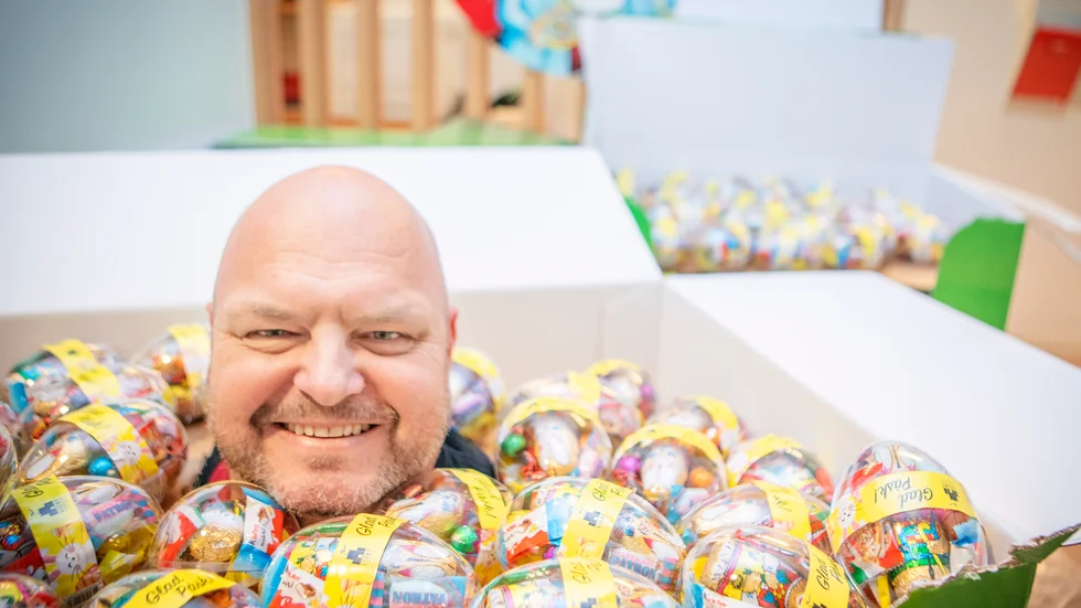 När den årliga påskmarschen ställdes in under coronapandemin fick Magnus Olsson 4 300 ägg på halsen. De delades senare ut till anställda inom samhällsviktiga yrken.