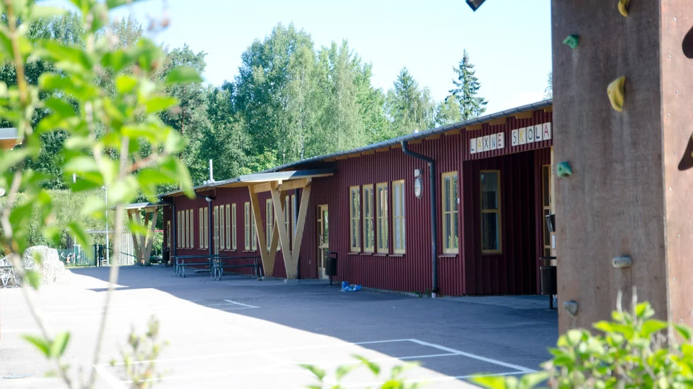 Både förskolan och fritidsverksamheten i gamla Laxne skola har varit stängd de senaste veckorna på grund av personalbrist.