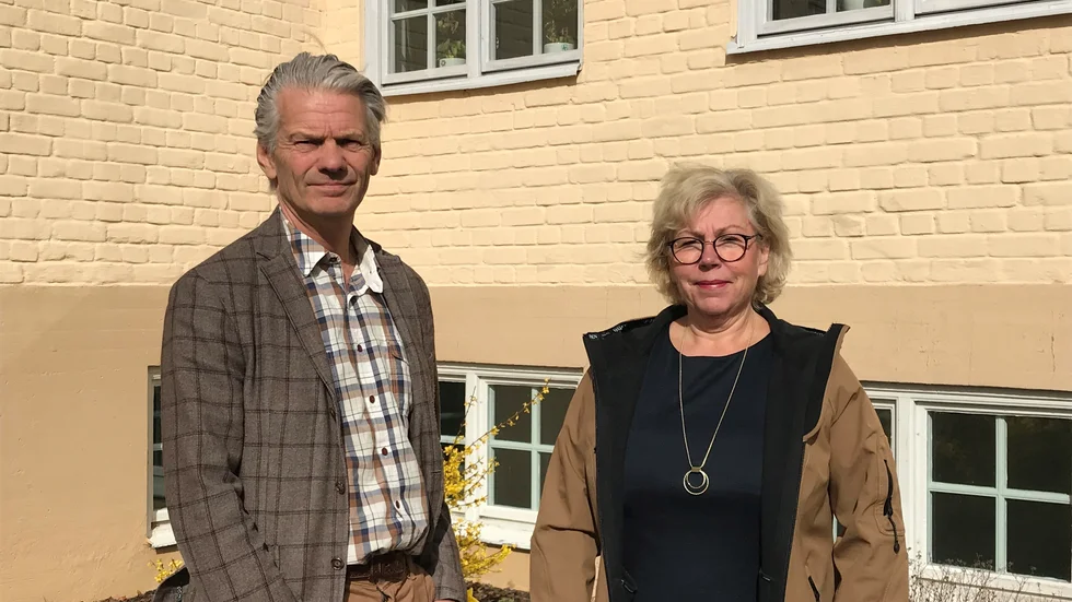 Peter Karlsson (M) och kommundirektör Madeleine Andersson skickar ut ett personligt brev till alla över sjuttio i Vadstena kommun.