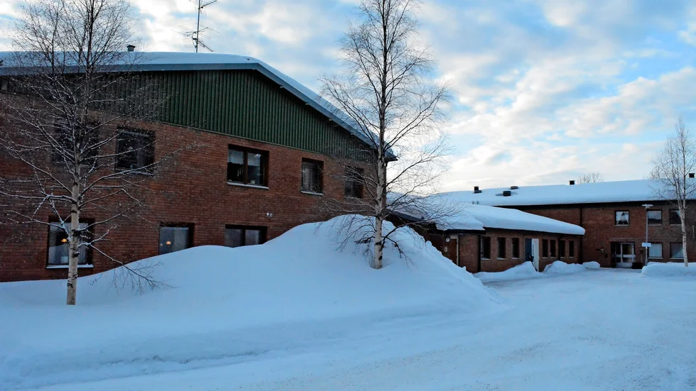 Det är det kommunala bostadsbolaget Malåbostaden AB som äger fastigheten på Furugatan.