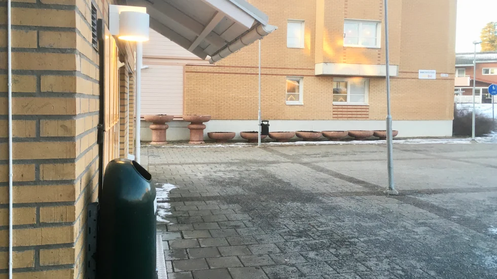 Åklagare Linnea Hedström begärde att männen skulle häktas, på sannolika skäl misstänkta för grov misshandel efter ett knivdrama på Morö Backe i Skellefteå.
