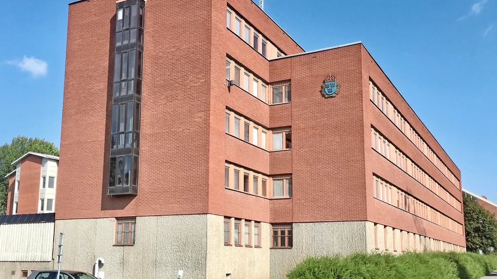 Efter olika utredningsåtgärder släpptes den unge mannen på fredagen efter beslut av åklagare.