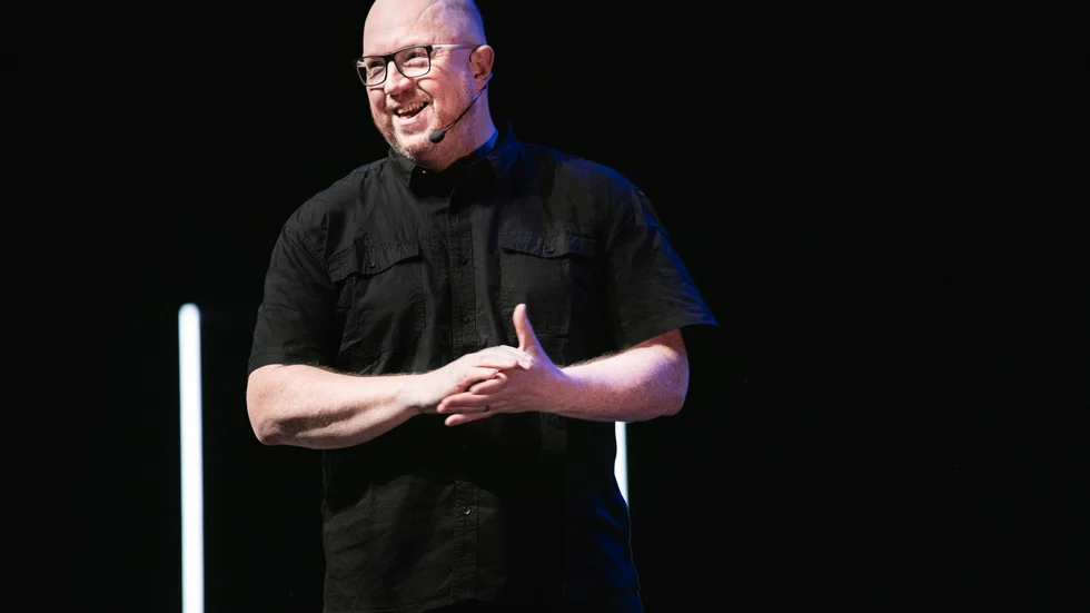 Anders Janssons "Radikal optimist" hade premiär i början av 2019 – nu kommer han till Skellefteå. 