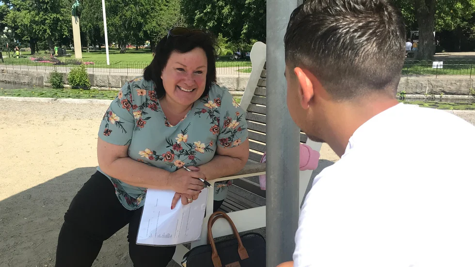 Samtalsvolontären Sofie Andersson pratar med människor om sånt som de funderar på. 