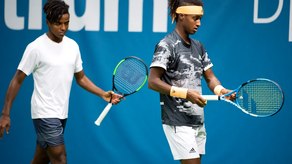 Mikael Ymer (th) och Elias Ymer får vänta ett år på Davis cup. Arkivbild.