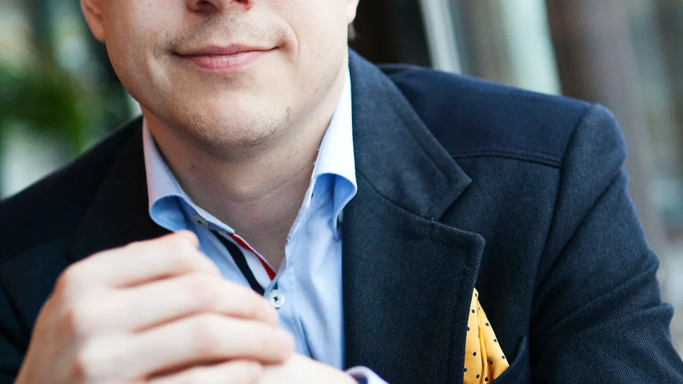 Exbodensaren Thomas Deutgen har skrivit brev till kulturminister Amanda Lind."150 miljoner är väldigt lite pengar till nöjsbranschen. Som dansbandsprofil kan jag inte låt bli att ryta till", säger han.
