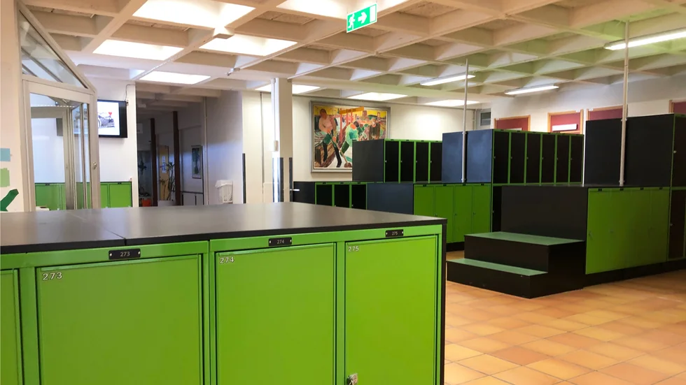 Baldergymnasiet har haft tomt på elever sedan mitten av mars. De senaste veckorna har ett antal elever haft sommarskola på plats i lokalerna.