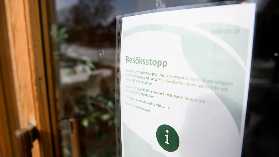 Anhöriga bör följa reglerna om besöksförbud, skriver Viola Larsson