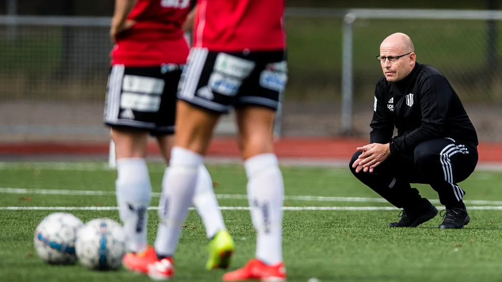 Förra säsongen släppte PIF-dam bara in 21 mål i damallsvenskan. Nu ska Stellan Carlsson försöka spela ihop en ny backlinje, vilket är lite knepigt utan träningsmatcher. (Arkivbild)