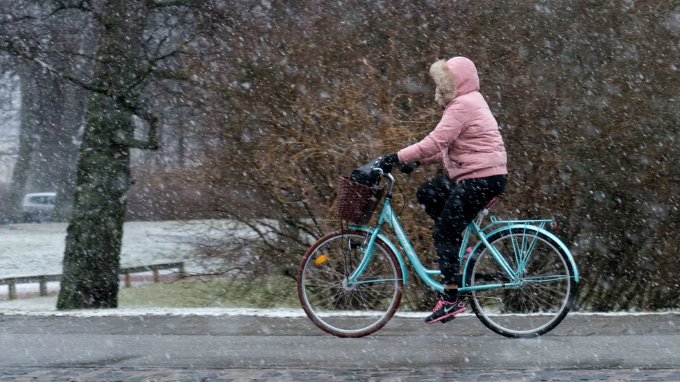 SMHI har utfärdat klass 1-varningar i stora delar av landet till följd av nederbörd under söndagen. Arkivbild.