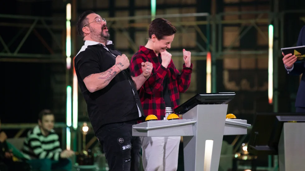 På fredag kväll har Jonas Lindström och hans 19-årige son Kevin från Skärblacka chans att vinna en miljon i TV4:s Drömpyramiden som leds av programledare Rickard Sjöberg.  