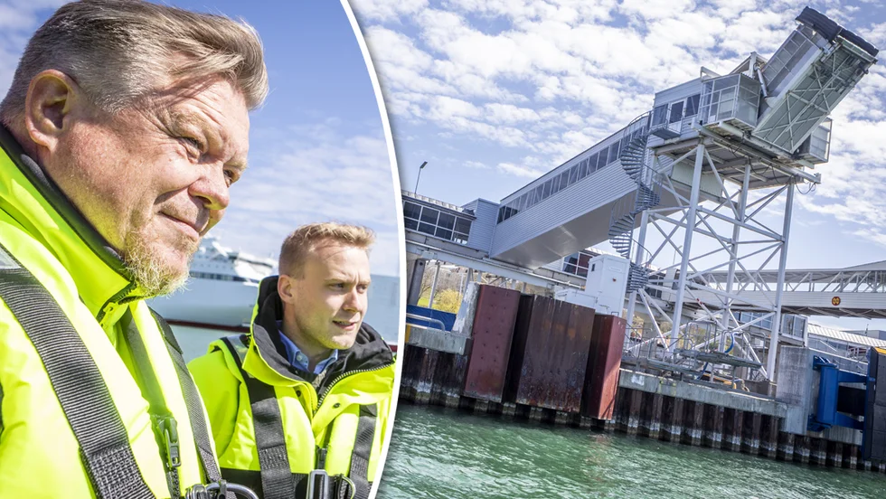 Mats Eriksson och Fredrik Wallerström är på väg ut för att kolla hur kajen vid färjeläge fem och sex ser ut. I höst påbörjas en reparation som går ut på att man ska gjuta in stålsponten, stålskivorna, i betong. 